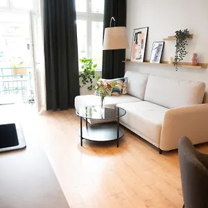 apartament-na-azarzu.poznan-hotels.com/